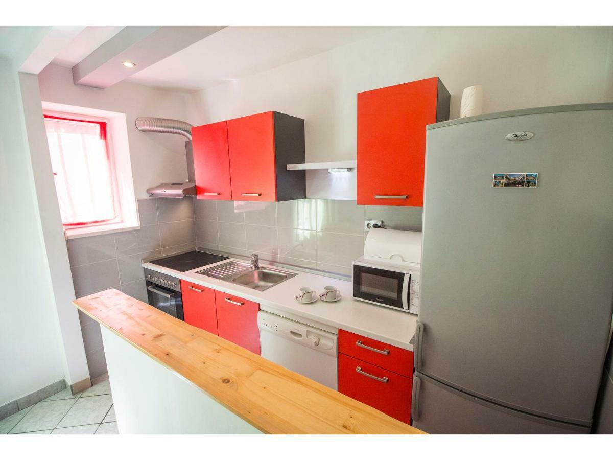 Nemo Apartment Split