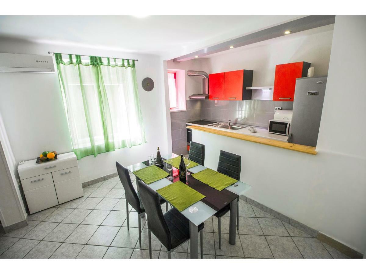 Nemo Apartment Split