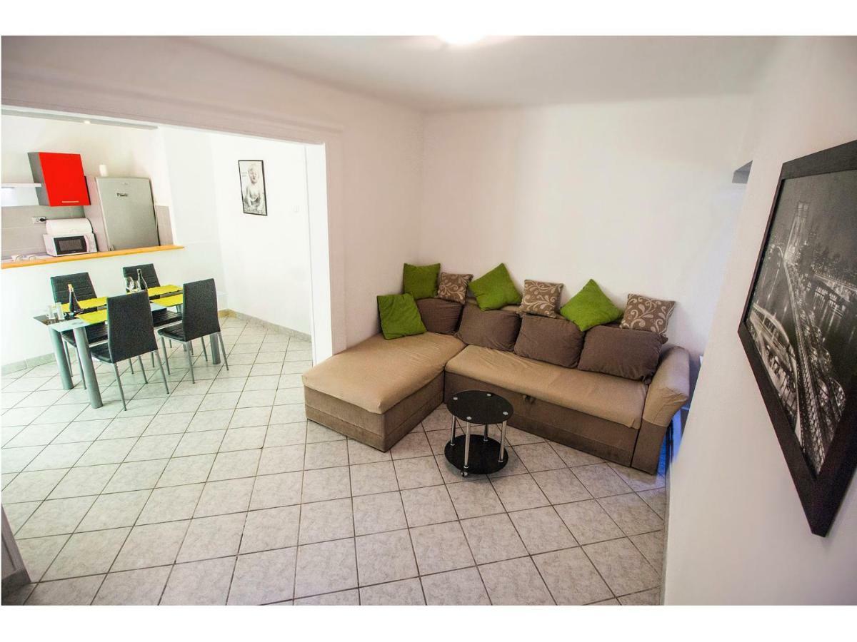 Nemo Apartment Split